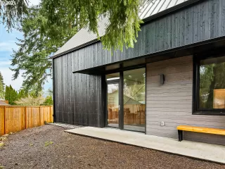 Photo #4: 21143928 Listing