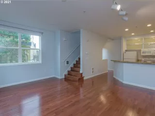 Photo #5: 21144142 Listing