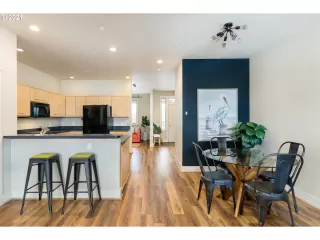 Photo #3: 21144490 Listing