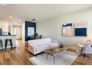 Photo #4: 21144490 Listing