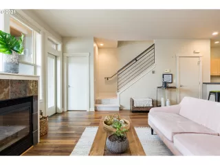 Photo #5: 21144490 Listing