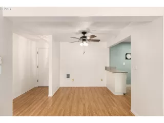 Photo #4: 21146483 Listing