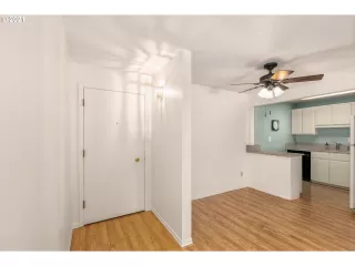 Photo #5: 21146483 Listing