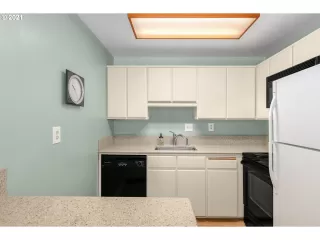 Photo #6: 21146483 Listing