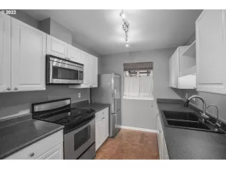 Photo #5: 21148077 Listing