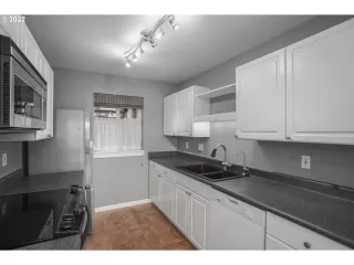 Photo #6: 21148077 Listing