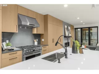 Photo #3: 211484887 Listing