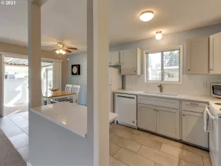 Photo #5: 21148811 Listing