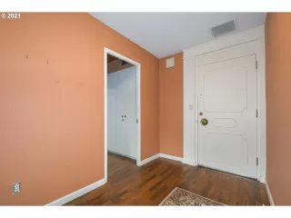 Photo #5: 21148950 Listing