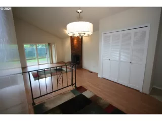 Photo #4: 21149018 Listing