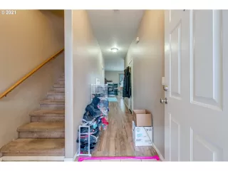 More Details about MLS # 21149316 : 162 FENTON AVE B
