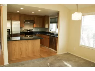 Photo #5: 21149912 Listing