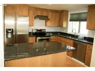 Photo #6: 21149912 Listing