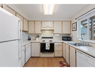 Photo #5: 21150007 Listing