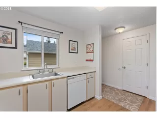 Photo #6: 21150007 Listing