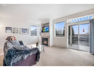 Photo #5: 21150349 Listing