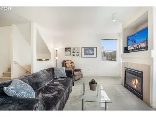 Photo #6: 21150349 Listing