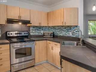 Photo #3: 21150383 Listing