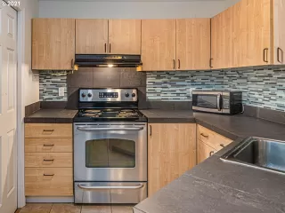 Photo #4: 21150383 Listing