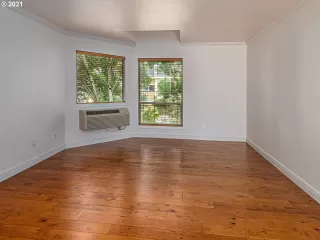 Photo #5: 21150383 Listing