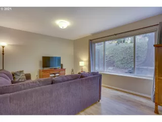 Photo #5: 21150464 Listing