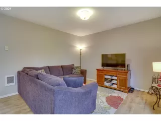 Photo #6: 21150464 Listing