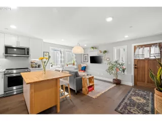 Photo #4: 21151240 Listing