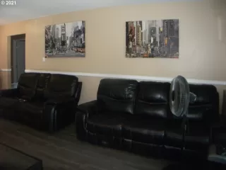 Photo #6: 21152361 Listing