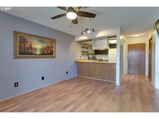 Photo #6: 21152682 Listing 