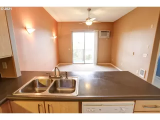 Photo #4: 21153962 Listing