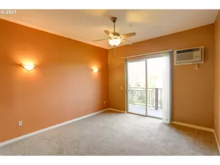 Photo #5: 21153962 Listing