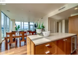 Photo #4: 21154473 Listing