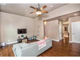 Photo #4: 21155064 Listing