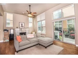 Photo #5: 21155064 Listing