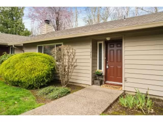 Photo #5: 21155176 Listing