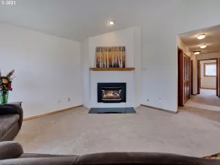 Photo #5: 21155187 Listing