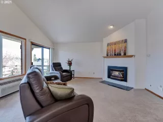 Photo #6: 21155187 Listing