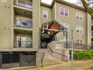 Photo #2: 21155425 Listing