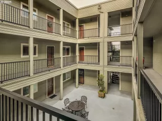 Photo #4: 21155425 Listing