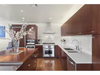 Photo #5: 21155638 Listing