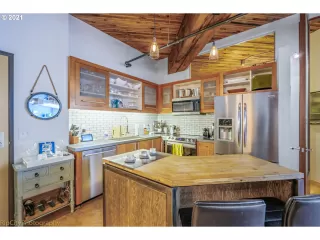 Photo #2: 21155641 Listing 