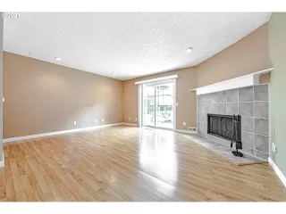 Photo #6: 21155703 Listing