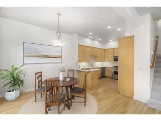 Photo #6: 21156168 Listing 