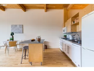 Photo #1: 21156538 Listing