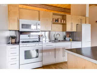 Photo #2: 21156538 Listing