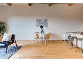 Photo #5: 21156538 Listing