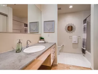 Photo #6: 21156538 Listing