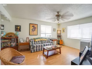 Photo #6: 21156861 Listing