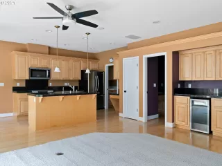 Photo #3: 21157211 Listing