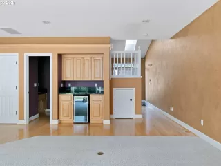 Photo #4: 21157211 Listing